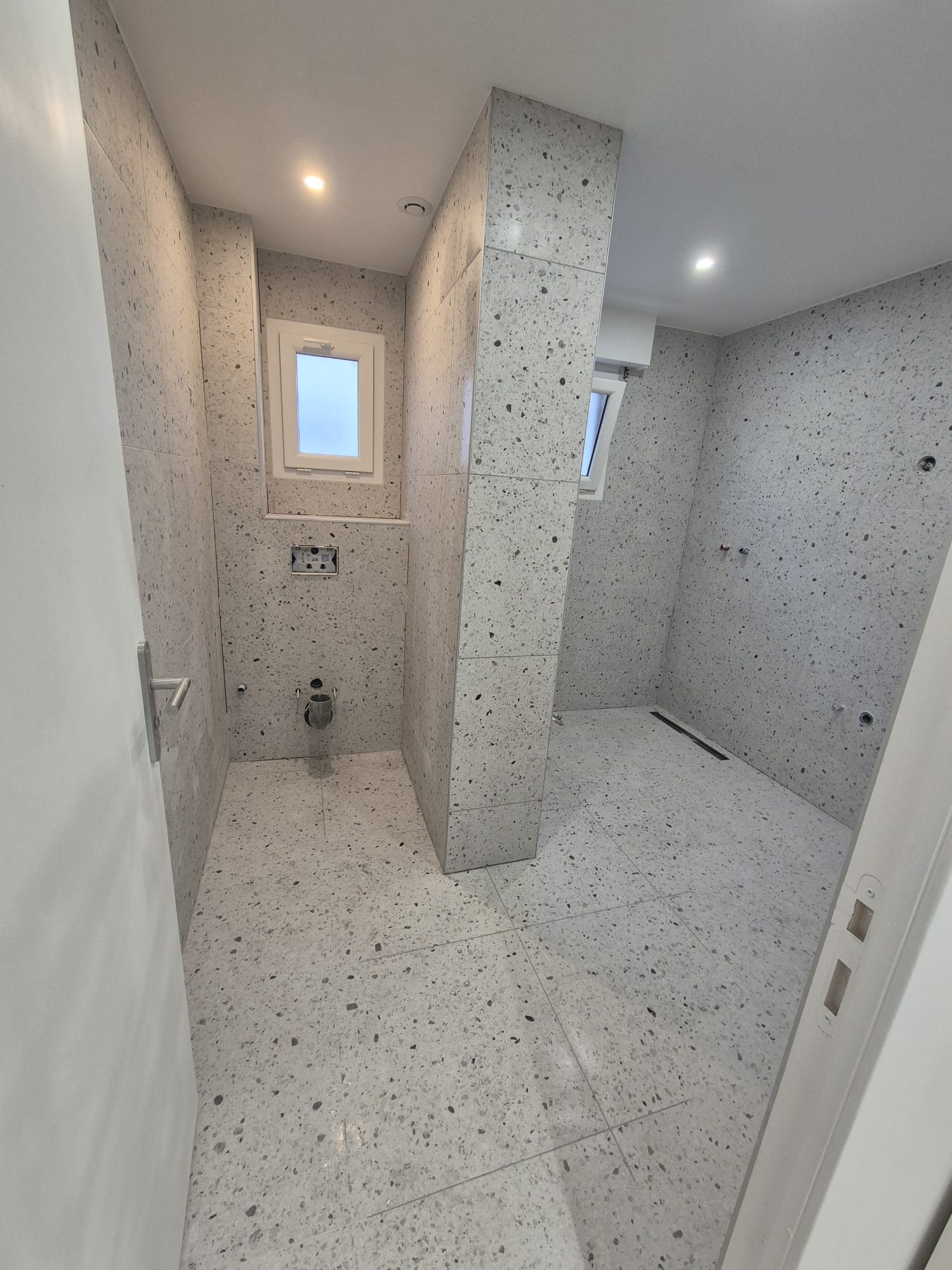 Salle de douche carrelage terrazzo